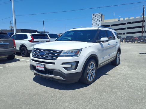 Used 2016 Ford Explorer Limited w/ Class II Trailer Tow Package FWD image 3