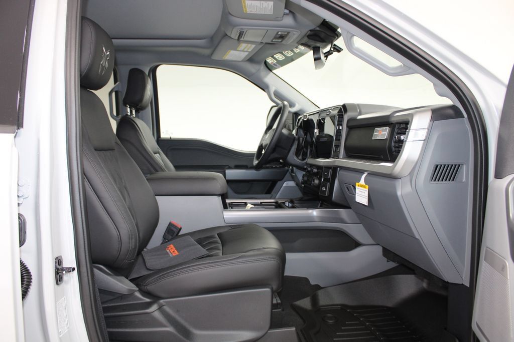 New 2026 Ford F250 XLT w/ XLT Premium Package AWD/4WD image 28