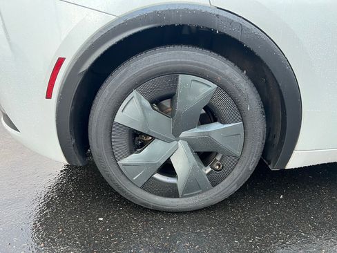 Used 2023 Toyota Prius LE image 19