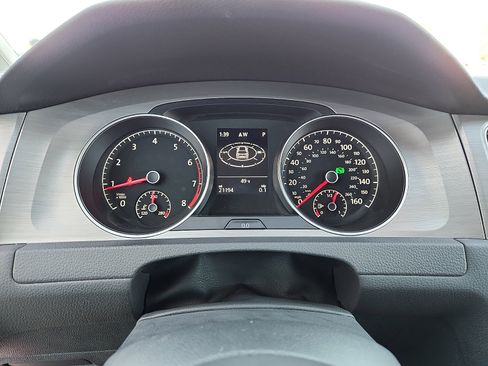 Used 2017 Volkswagen Golf S image 17