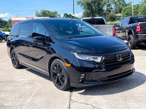 Used 2023 Honda Odyssey Sport image 2