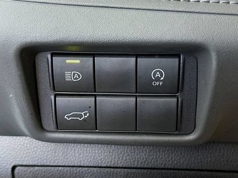 Used 2023 Toyota Highlander XLE FWD image 11