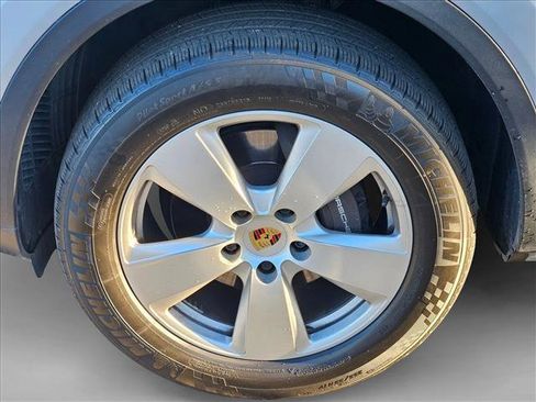 Used 2020 Porsche Cayenne image 23