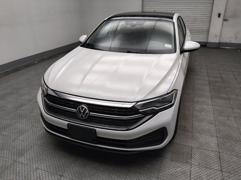 Used 2023 Volkswagen Jetta SE w/ Panoramic Sunroof Package FWD image 15