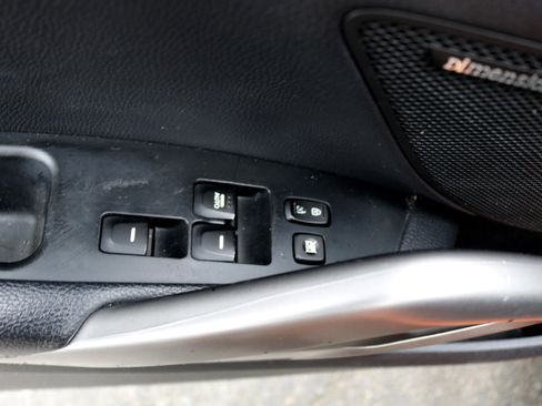 Used 2015 Hyundai Veloster w/ Option Group 03 image 16