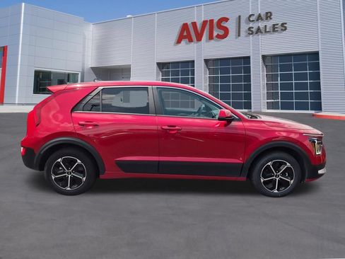 Used 2025 Kia Niro LX FWD image 5