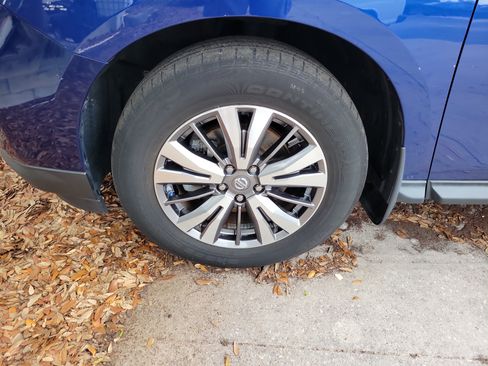 Used 2018 Nissan Pathfinder SV FWD image 5
