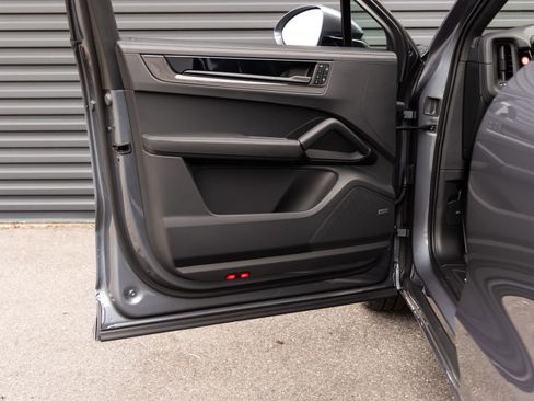 New 2026 Porsche Cayenne GTS AWD/4WD image 21