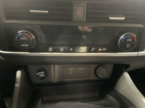 Used 2025 Nissan Rogue SV image 18