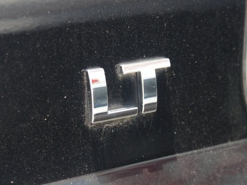 Used 2017 Chevrolet Suburban LT AWD/4WD image 4