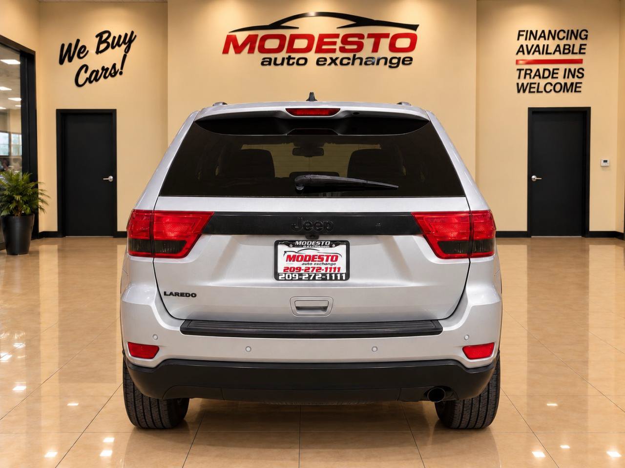 Used 2012 Jeep Grand Cherokee Laredo RWD image 4