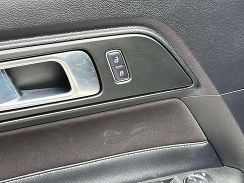Certified 2018 Ford Mustang GT w/ Black Accent Pkg RWD image 22