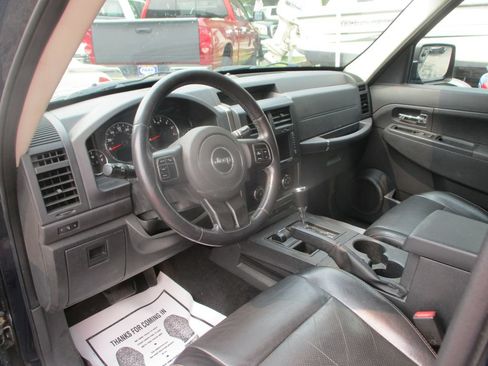 Used 2012 Jeep Liberty Sport AWD/4WD image 11