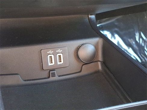 Used 2020 Ford Fusion SE image 25