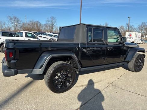 Used 2024 Jeep Gladiator Sport image 9