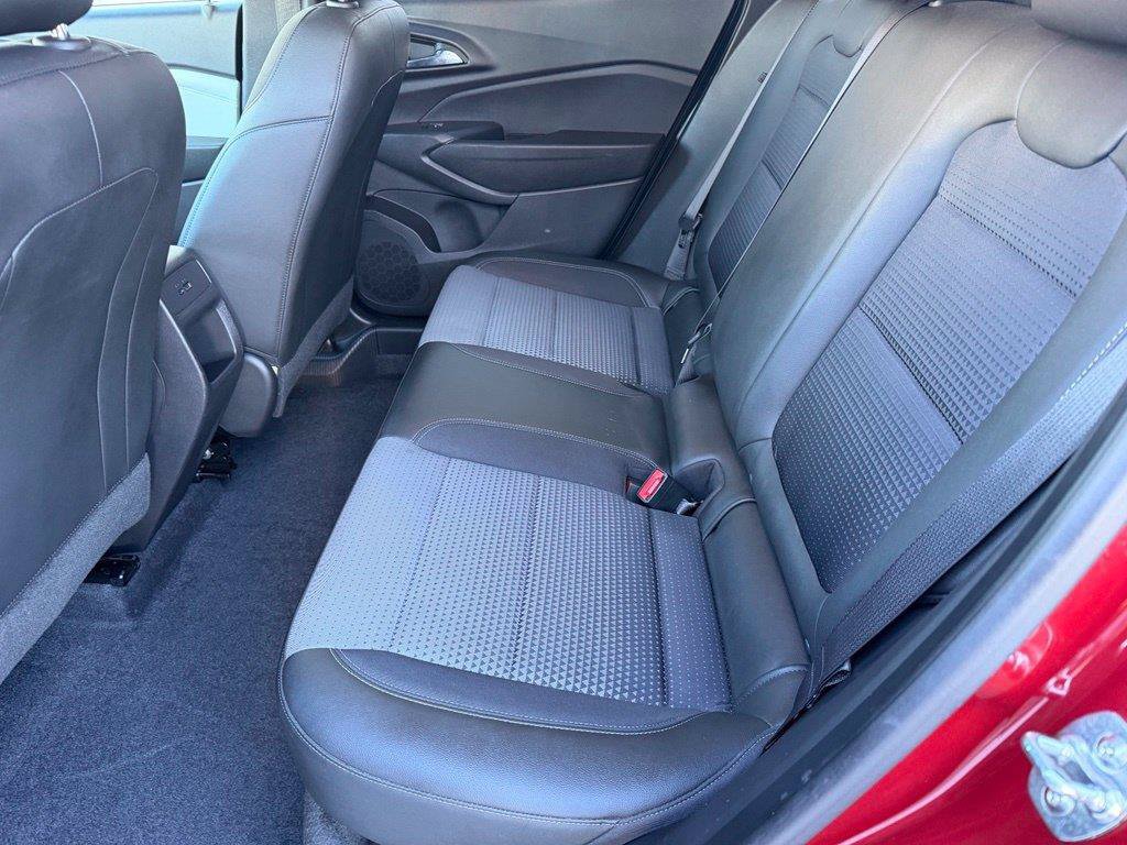 Used 2025 Chevrolet Trax LT FWD image 11