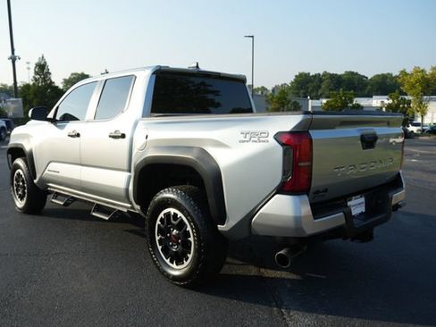 Used 2024 Toyota Tacoma TRD Off-Road AWD/4WD image 5