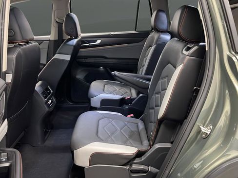 Used 2024 Volkswagen Atlas Peak Edition SEL AWD/4WD image 24