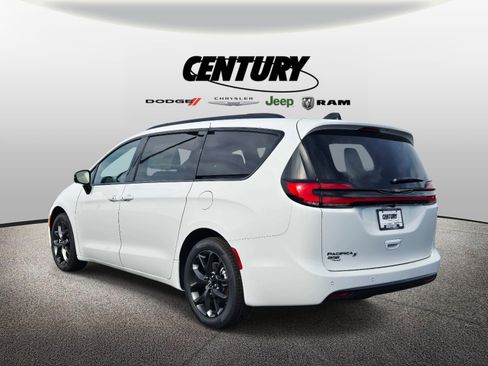 New 2026 Chrysler Pacifica Select image 5