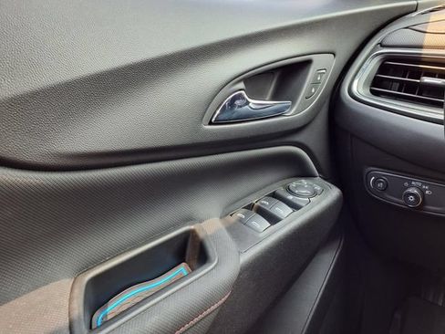 Used 2022 Chevrolet Equinox RS FWD image 19