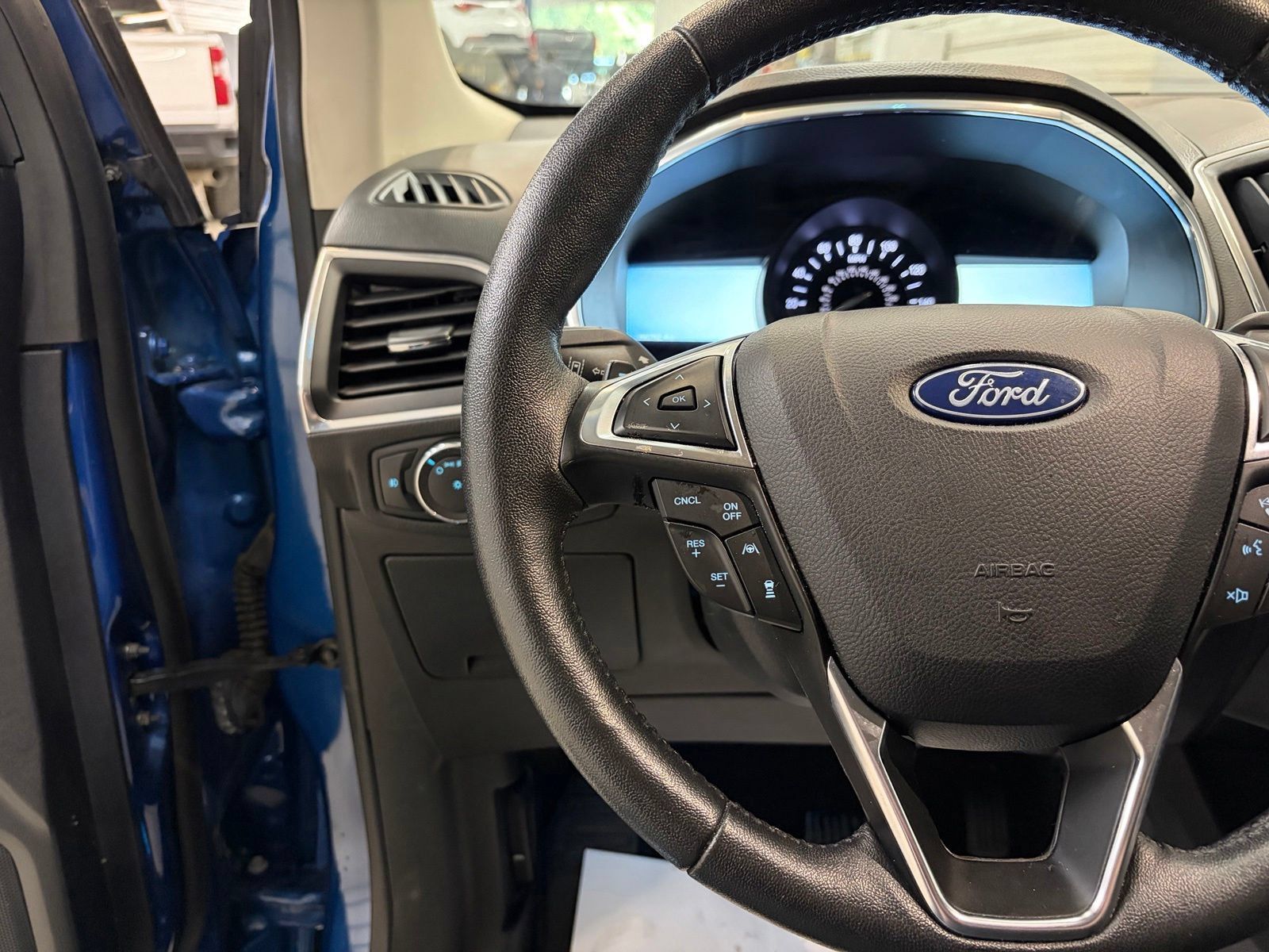 Used 2020 Ford Edge Titanium w/ Equipment Group 301A AWD/4WD image 12