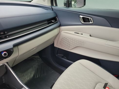New 2026 Kia Carnival EX FWD image 21