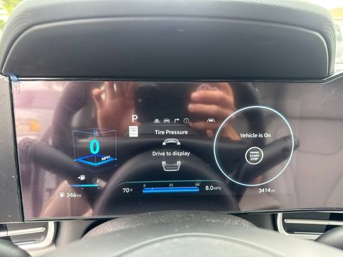 Certified 2025 Hyundai Elantra Limited FWD image 8