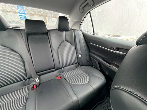 Used 2023 Toyota Camry SE image 14