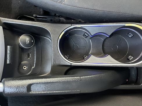 Used 2015 Ford Fiesta SE image 32