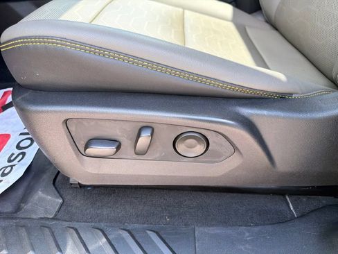 Used 2025 Chevrolet Colorado ZR2 w/ Technology Package AWD/4WD image 19