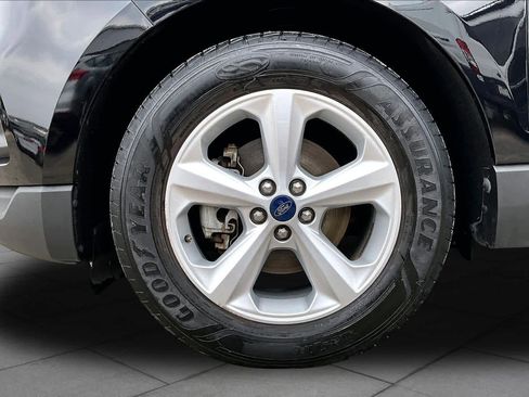 Used 2019 Ford Edge SE FWD image 11