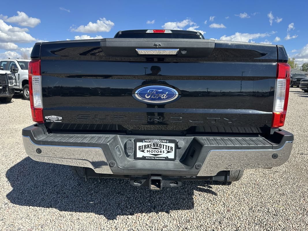 Used 2018 Ford F250 Lariat w/ Lariat Value Package AWD/4WD image 9