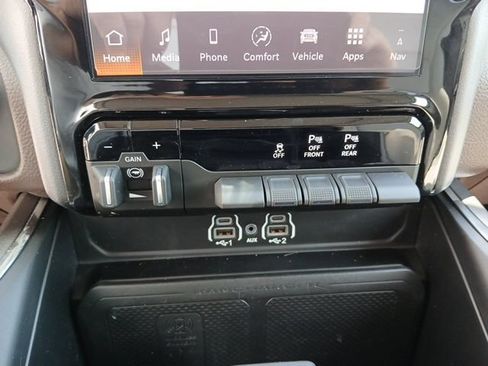 Used 2025 RAM 1500 Laramie AWD/4WD image 41