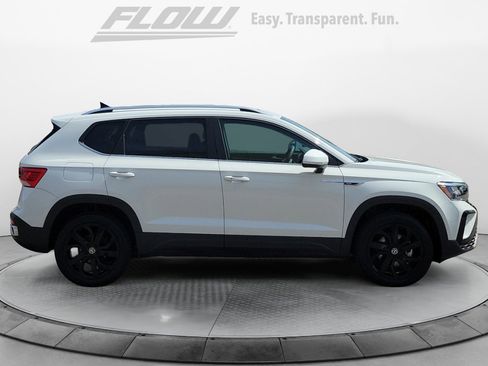 Certified 2023 Volkswagen Taos SE w/ Panoramic Sunroof Package FWD image 10