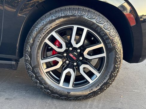 Used 2023 GMC Yukon AT4 w/ AT4 Premium Plus Package AWD/4WD image 6