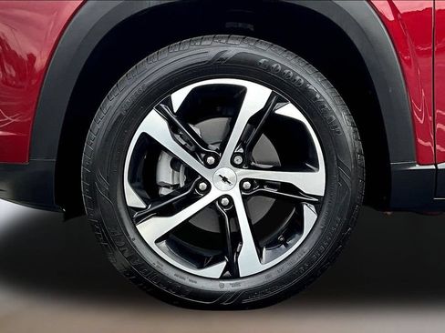 Used 2024 Chevrolet Trax RS FWD image 30