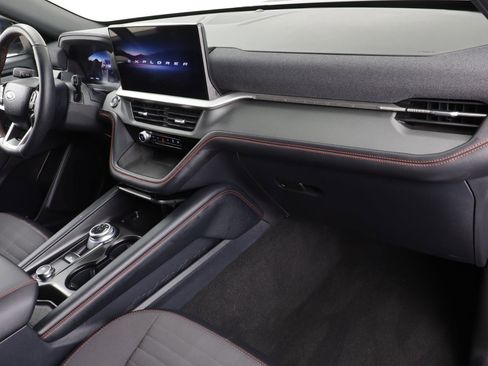 Used 2025 Ford Explorer ST-Line w/ ST-Line Street Pack image 23