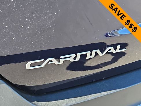 Used 2026 Kia Carnival EX image 11