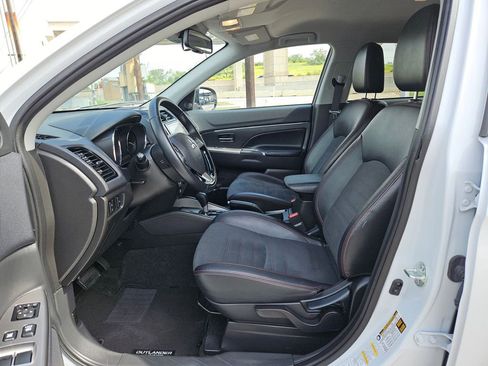 Used 2025 Mitsubishi Outlander Sport SE AWD/4WD image 11