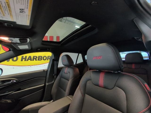 Used 2025 Chevrolet Trax RS w/ Sunroof Package FWD image 30