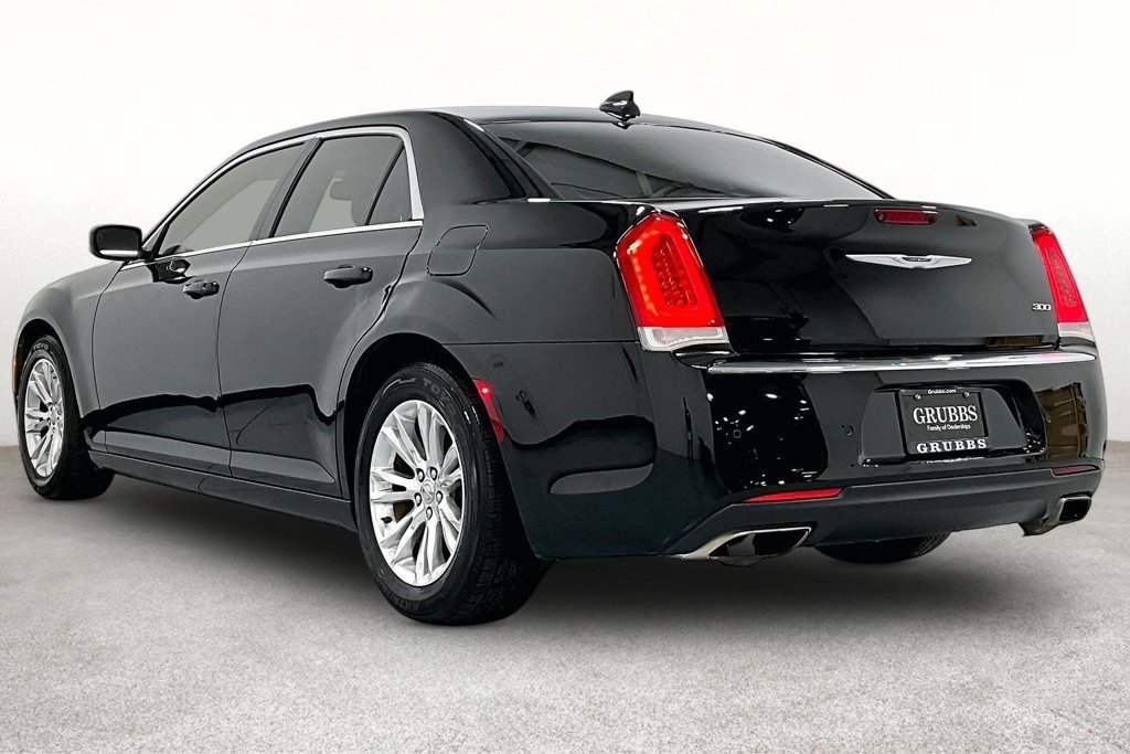 Used 2021 Chrysler 300 Touring L RWD image 15