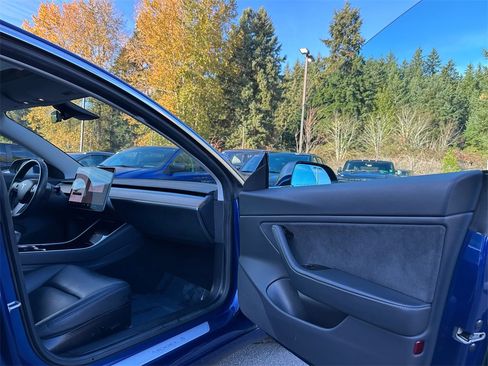 Used 2018 Tesla Model 3 Long Range image 10