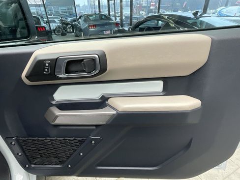 Used 2023 Ford Bronco Wildtrak image 8