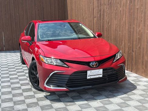 Used 2024 Toyota Camry LE w/ Convenience Package FWD image 9