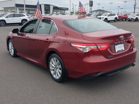 Used 2018 Toyota Camry LE FWD image 5
