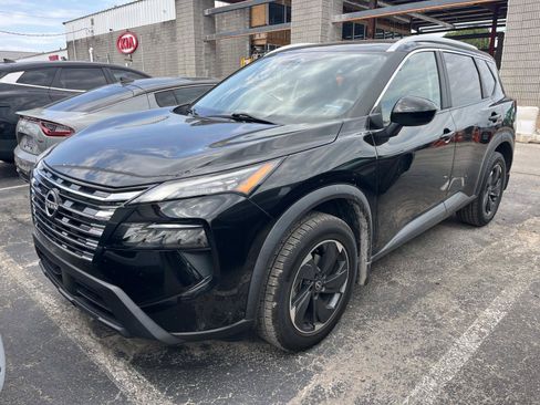 Used 2024 Nissan Rogue SV w/ SV Premium Package FWD image 3