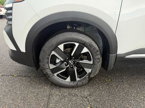 New 2025 Nissan Kicks SV image 8