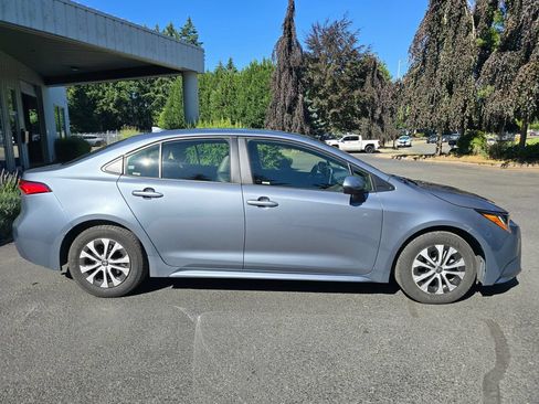 Used 2022 Toyota Corolla LE w/ Premium Interior Package FWD image 3