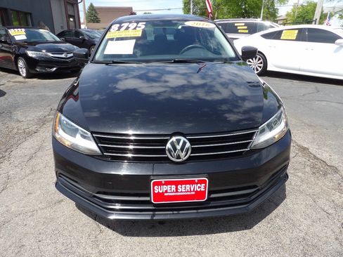 Used 2016 Volkswagen Jetta SE FWD image 2