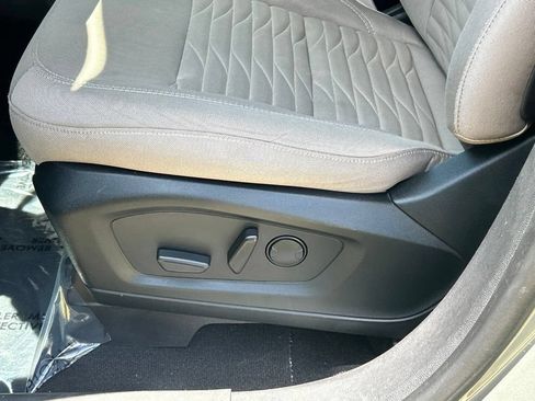 Used 2020 Ford Explorer XLT w/ Comfort Package RWD image 16